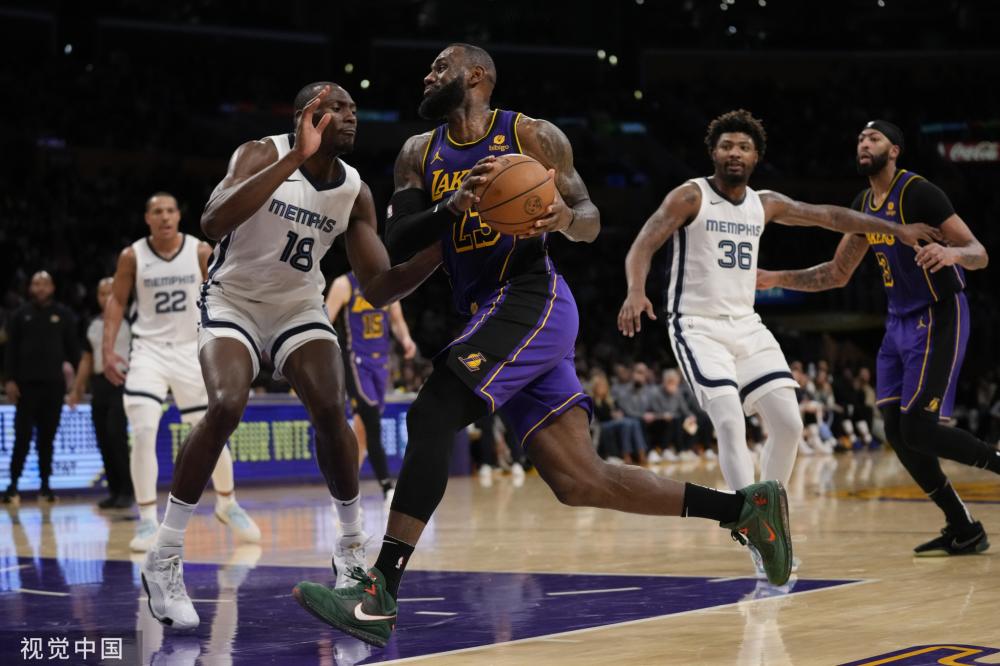 德斯身边的 德斯身边的